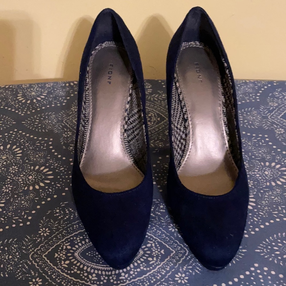 Shoes are in excellent condition.